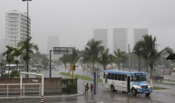 Jova se debilita después de tocar tierra en México