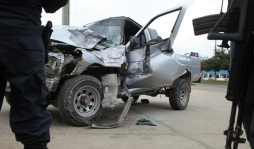 Desde carro tirotean a dueño de pulpería