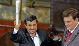 Ahmadinejad pide 'nuevo orden” mundial y critica el capitalismo