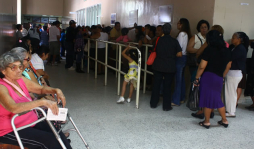 Médicos no harán cirugías por falta de personal