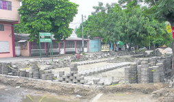 Reconstruyen calles del bulevar de Montefresco
