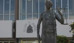 Traslados en la Corte violan la Constitución