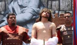 El mundo recuerda el Camino de la Cruz