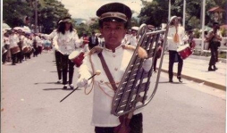 Pequeño catracho anhela ser gigante de la actuación en EUA