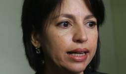 Congreso emplaza a la procuradora general