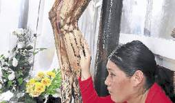 Feligreses veneran al Cristo Negro