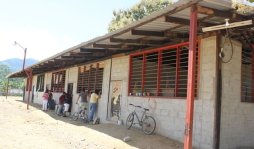 Reconstruirán escuela en Omoa