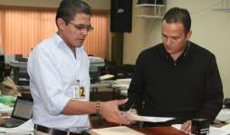 Ricardo Álvarez presenta reposición ante TSE