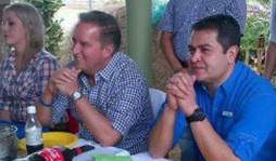 Foto de Juan Orlando Hernández y Ricardo Álvarez causa polémica