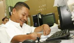 Funcionario de El Progreso va de rodillas, mas no vencido