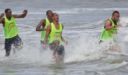 Selección de Honduras entrena en las playas de Puerto Cortés