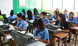 Secretariado comercial, una carrera que busca resurgir