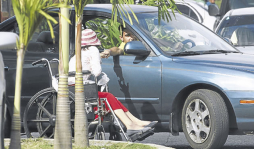 La indiferencia, el otro lastre de vivir en silla de ruedas en Honduras