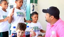 Ricardo Charly Zúñiga donde pone el ojo hay un futbolista