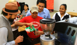 Mexicano capacita a baristas hondureños