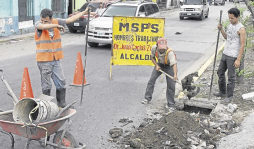 Limpian red pluvial del barrio Medina