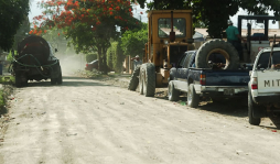 Reparan calles de la colonia Reparto Lempira