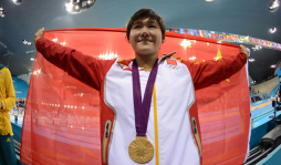 La china Ye Shiwen suma otro oro y récord olímpico