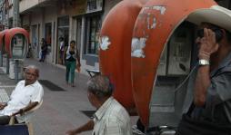 Servicio de telefonía pública aún sobrevive en San Pedro Sula