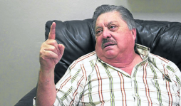 'Hay miles de millones detrás de contrato”