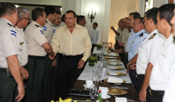 Lobo se reúne con la cúpula militar