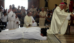 Iglesia Católica ordena a dos nuevos diáconos