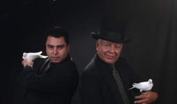 Padre e hijo viven el arte de la magia y sorprenden a Honduras