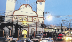 Nuevo obispo Michael Lenihan llega a La Ceiba