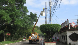Enee repara lámparas dañadas en San Pedro Sula