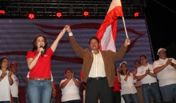 Marcia Villeda presenta su planilla