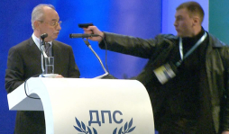 Video: Intentan asesinar a político búlgaro