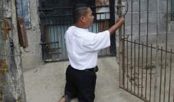 Funcionario de El Progreso va de rodillas, mas no vencido