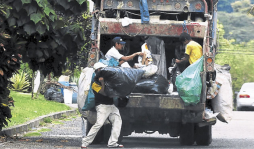 Recolector de basura, trabajo para corajudos en Honduras