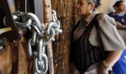 Presidente Lobo a maestros: 'A mí nadie me dobla”