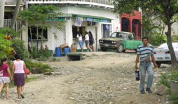 Destruidas están calles de la colonia Gracias a Dios