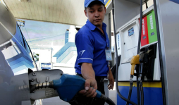 Devaluación añade L5 al precio del galón de gasolina