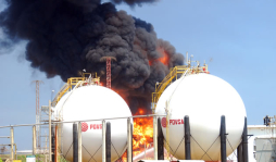 Controlan incendio en refinería venezolana