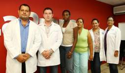 Médicos hondureños graduados en Cuba están sin trabajo