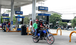 Suma otros L0.42 el galón de gasolina