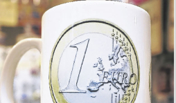 En medio de crisis, el euro cumplió diez años