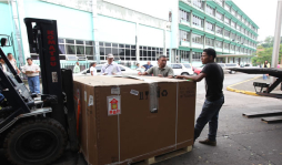 Gobierno traspasa el manejo del Hospital Escuela a la Unah