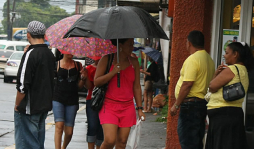 Lluvias en seis departamentos