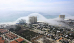 'Tsunami' de nubes impacta costa de Florida
