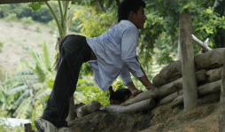 Chepito Pérez, 'el niño venadito” juega fútbol a su manera