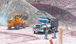 Constructores de Honduras paralizan 125 obras por falta de pago