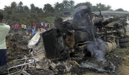 Explosión de un camión cisterna deja 100 muertos en Nigeria