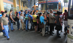 350 mil pasajeros viajarán hoy por la terminal de buses