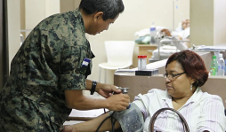 Militares salen a auxiliar a enfermos en hospitales de Honduras