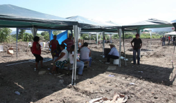 Se instalan en terreno para defenderlo