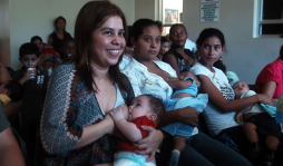 De cada 10 mujeres, cinco amamantan a sus bebés
